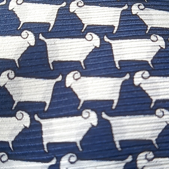Blue and white ram tie 100% silk - Picture 5 of 5